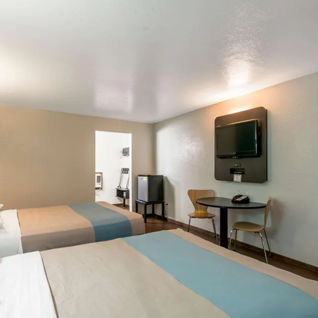 2 Queen Beds - Non-Smoking, Mini Fridge، Motel6 Missoula MT - University 9/10