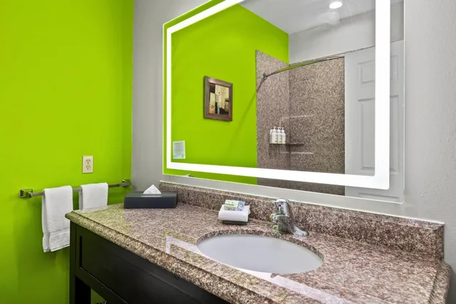 Family, Triple, 3 Queen Beds, La Quinta Inn Suites Raymondville 7/10