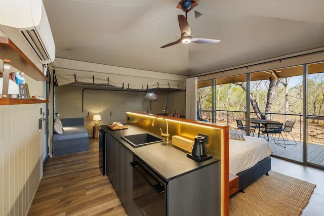 Water Villa, King Bed، Cooinda Lodge Kakadu 5/8