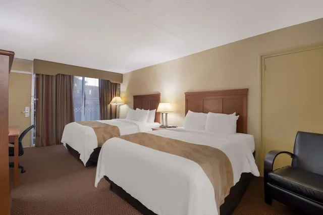 Standard, 2 Double Beds, Exterior Entrance، Quality Inn Chickasha 5/8