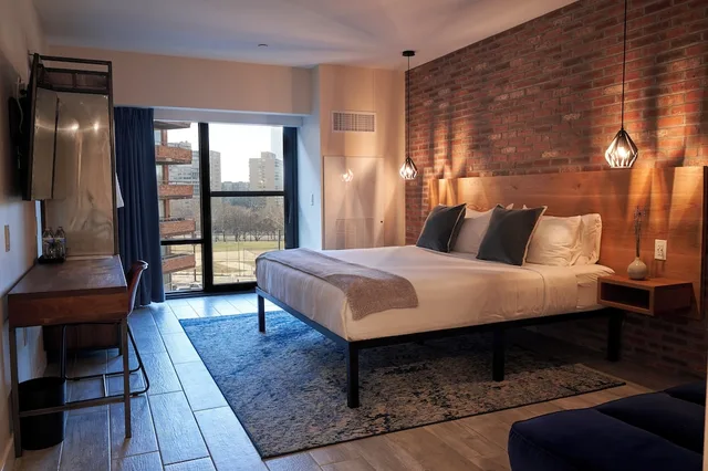 غرفة بريميوم بسرير كينج، The Maj Hotel 3/6