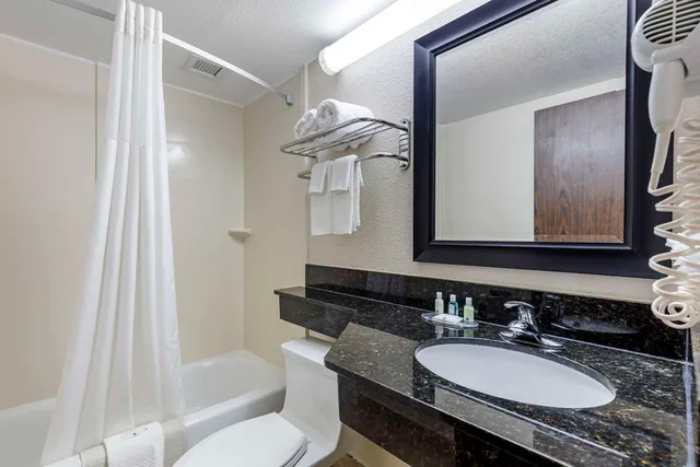 غرفة بسرير كينج، Quality Inn Downtown Stuart 3/3
