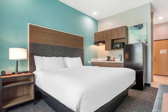 Efficiency, King Bed، Comfort Inn Miramar Beach-Destin 2/4