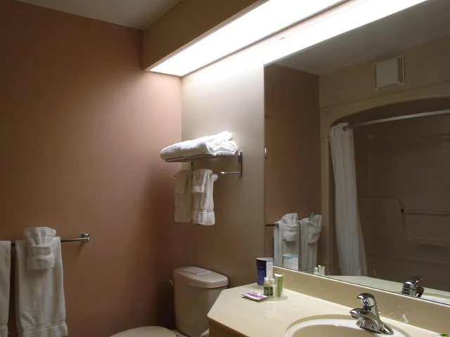 جناح، Coastal Inn Halifax 5/7