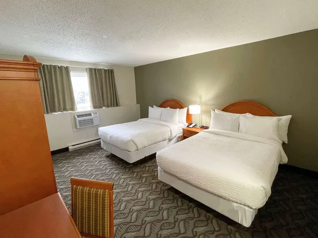 غرفة قياسية بسريرين مزدوجين، Rodeway Inn Sudbury 1/4