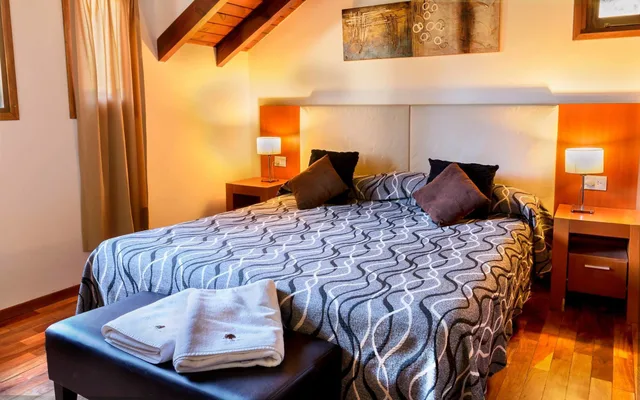 كابينة سوبيريور بسرير كينج وسريرين منفصلين مع أريكة، Boutique Hotel And Cabanas Bosque de Nahuel 1/8