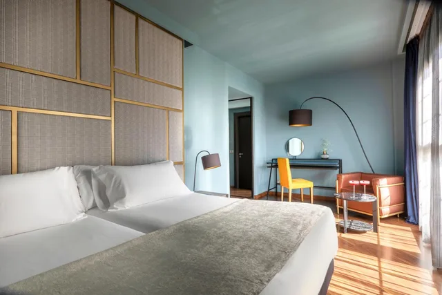 غرفة قياسية بسرير مزدوج مع سرير إضافي، Pamplona Catedral Hotel 2/5
