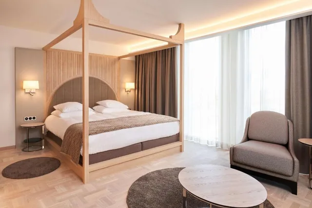 Deluxe, King Bed, Bath and Shower, Sofa، Nordic Hotel Forum, WorldHotels Distinctive 2/4
