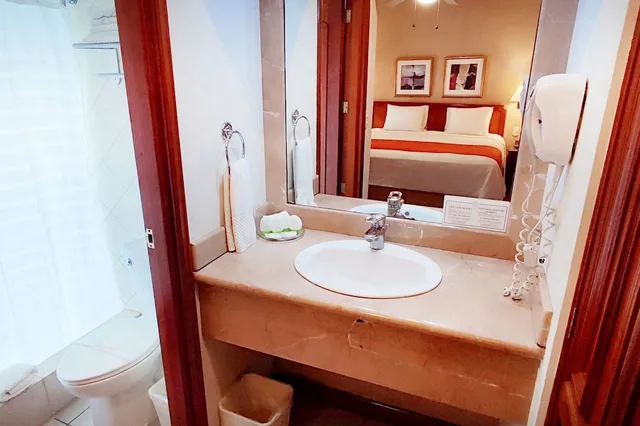 شقة حصرية بسرير كينج وسريرين مزدوجين بغرفتي نوم مع أريكة، HOTEL SAN CARLOS 6/7