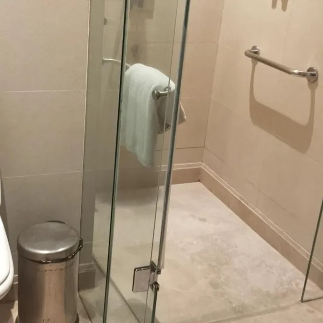 غرفة ديلوكس بسرير مزدوج، Singhania Sarovar Portico 4/4