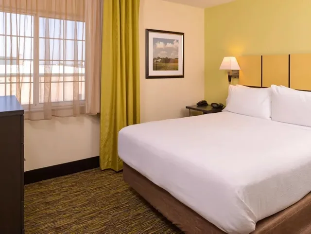 جناح بسرير كوين بغرفة نوم واحدة لذوي الإعاقة، Candlewood Suites Jefferson City 1/2