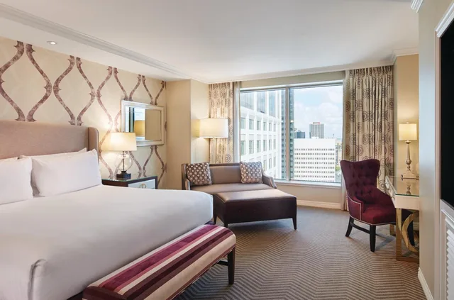 Harrahs, Luxury, King Bed, City View، Harrah's New Orleans - A Caesars Rewards Destination 1/1