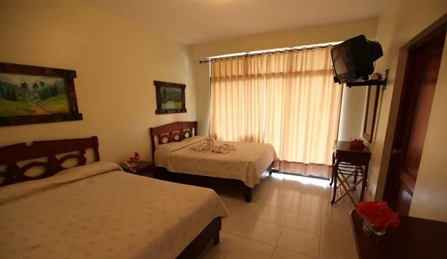 جناح جونيور، Gran Jimenoa Hotel 1/3