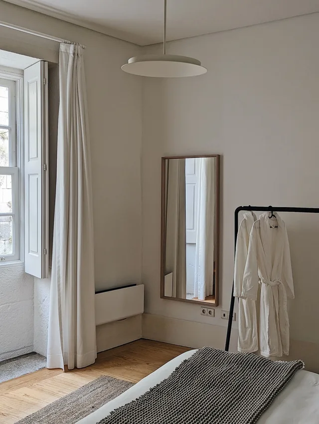شقة ديلوكس بسرير كينج بإطلالة على المدينة بشرفة بغرفة نوم واحدة، B28 Apartments 4/5