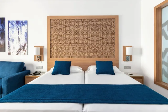 غرفة قياسية بسريرين منفصلين بشرفة مع أريكة، Hotel Riu Palace Boavista 2/2