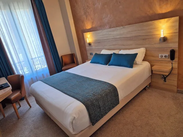 غرفة قياسية بسرير كوين، Hotel Champerret Elysees 2/8