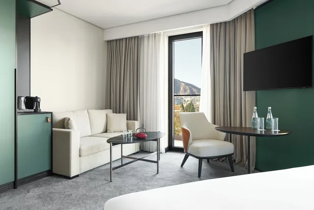 غرفة عائلية بسرير كوين مع أريكة، Novotel Tbilisi Center 5/10