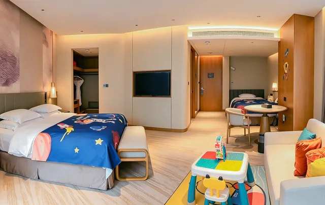 Premium, King Bed, with Child Extra Bed، Crowne Plaza Huzhou 4/6