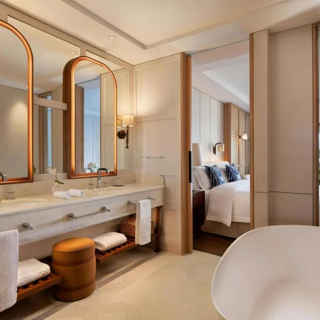 Grand, Junior Suite, King Bed, Sea Front, Main Building, St Regis Mardavall Mallorca Resort 3/3