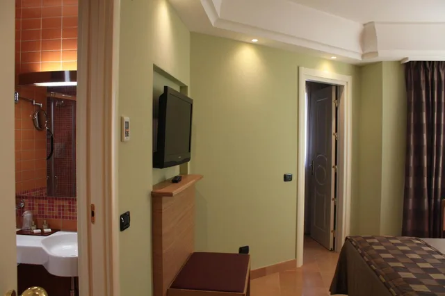 غرفة متصلة، Artemis Hotel 3/3