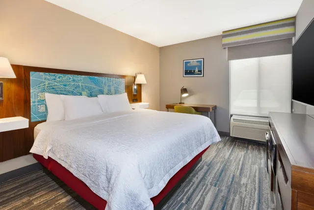 غرفة بسرير كينج، Hampton Inn Traverse City 1/5