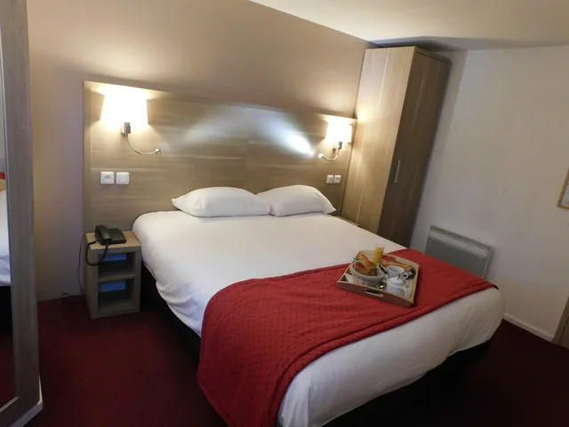 غرفة رباعية بسرير مزدوج وسريرين منفصلين، Hotel the Originals Tours Sud Ambacia Ex Inter Hotel Tours Sud Ambacia 6/7