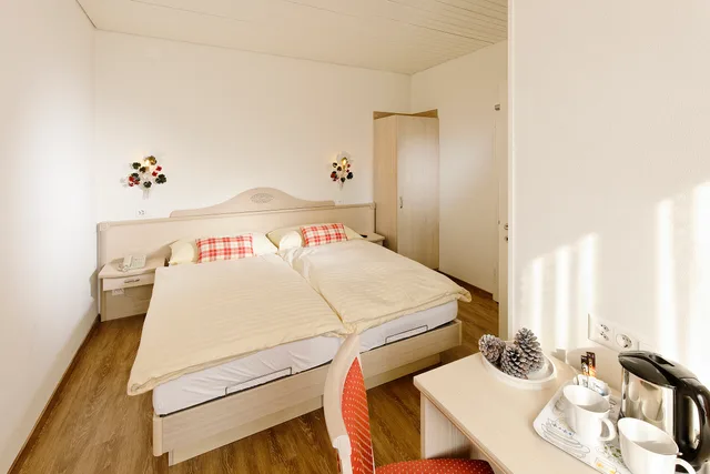 غرفة قياسية بسرير كينج، Beausite Hotel Interlaken 3/4