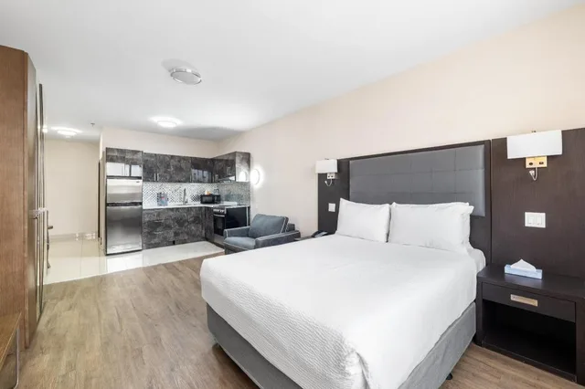 Efficiency, Suite, Queen Bed، Hotel Montreal Metropolitan, an Ascend Collection Hotel 2/7