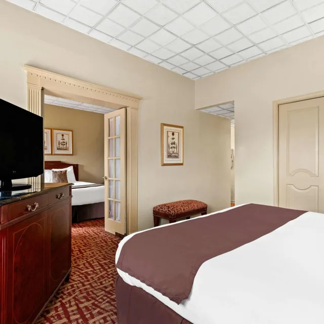 جناح بسرير كينج وسرير مزدوج، Genetti Hotel SureStay Collection By Best Western 4/14