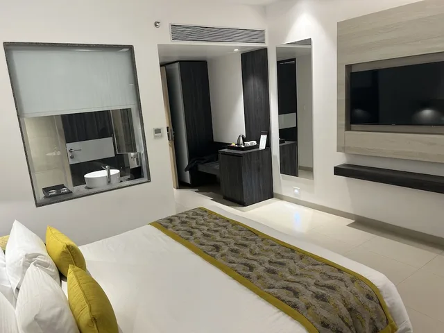 Green, Queen Bed، Rakabi The Fern Igatpuri 8/10