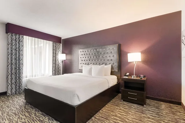 غرفة قياسية بسرير كوين، Clarion Inn & Suites Across From Universal Orlando Resort 2/10