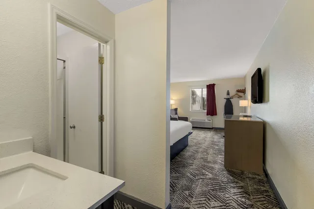 غرفة بسرير كينج، Econo Lodge Cherry Point 5/5