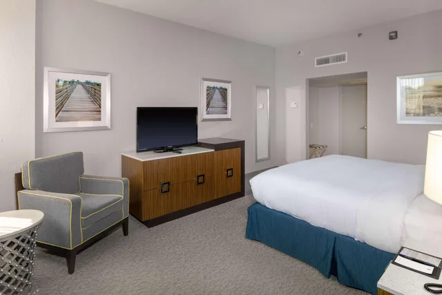 غرفة بسرير مزدوج بشرفة، Doubletree By Hilton Hotel Jacksonville Airport 4/5