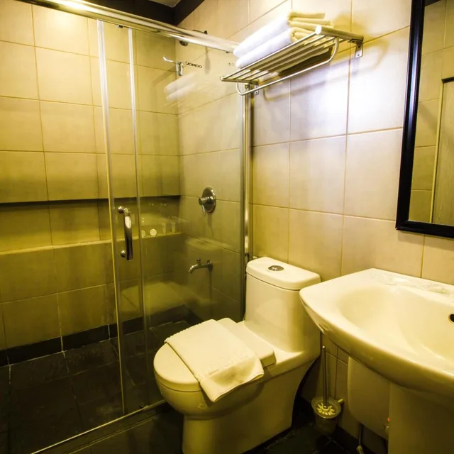 Premier, Suite, Jade Hotel Suites 2/2
