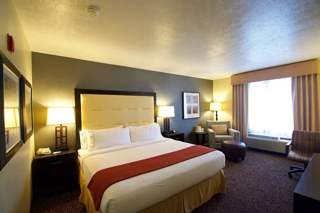غرفة قياسية بسرير كوين، Holiday Inn Express Hotel Suites Ogden 6/9