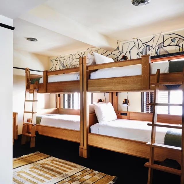 Private Quad, Bunk Bed, Freehand New York 1/4