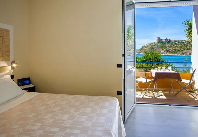 غرفة ديلوكس بسرير مزدوج بإطلالة على البحر، Hotel Ristorante Calamosca 8/9