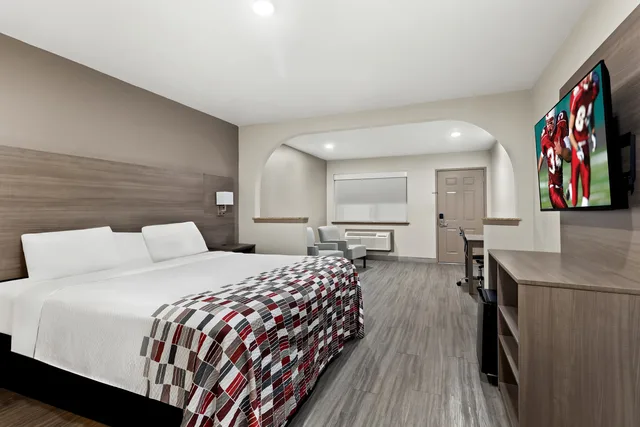 غرفة سوبيريور بسرير كينج بحوض جاكوزي، OYO Hotel Stafford TX I-69 North 1/3