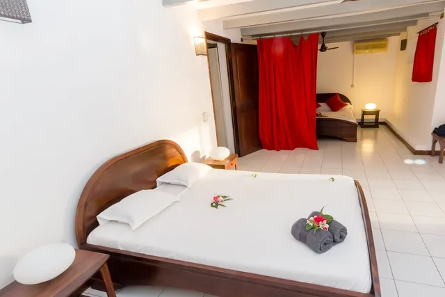 غرفة عائلية كبيرة بسريرين كوين بإطلالة على الحديقة بشرفة، Villa Les Orchidées 3/6