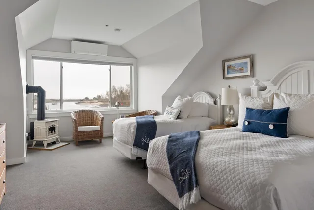 Room, Queen and Twin Beds, Port Side، Nonantum Resort 2/7