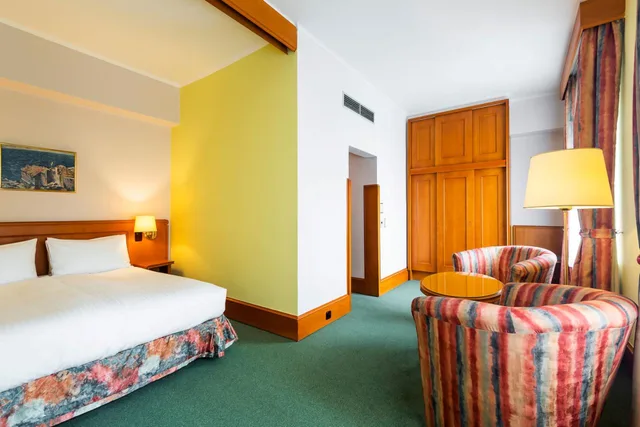 غرفة قياسية ثلاثية، Grand Hotel International 3/9