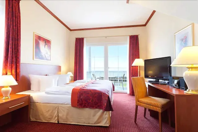 غرفة بسرير مزدوج بإطلالة على البحر، Morada Strandhotel Ostseebad Kuhlungsborn 2/2