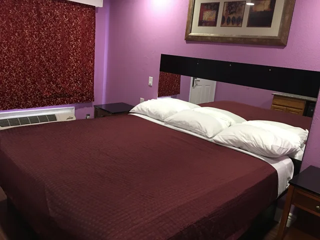 غرفة ديلوكس بسرير كينج، Harris Motel 1/10