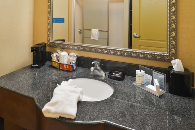 Study, King Bed, Sofa، Hampton Inn Williamsburg 8/9
