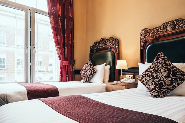 غرفة بسريرين منفصلين، Russell Court 10/10