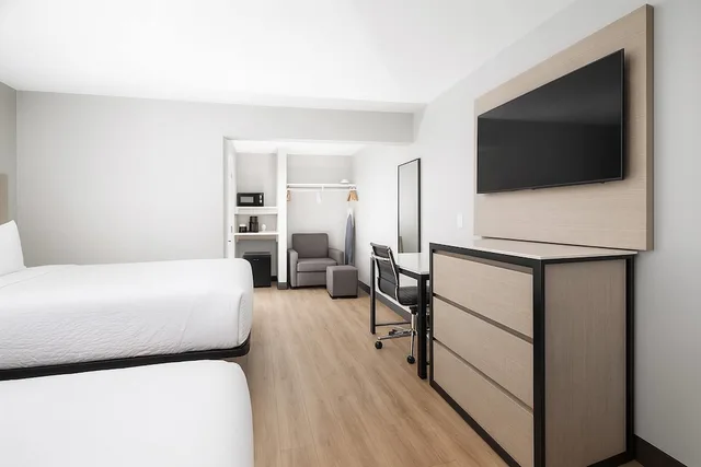 غرفة بزنس بسريرين كوين، Travelodge By Wyndham LAX South 8/10
