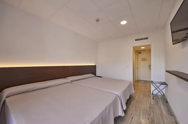 غرفة قياسية بسرير فردي بشرفة، Hotel Don Juan Resort Affiliated By Fergus 2/4