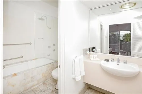 Plantation, Double or Twin Bed، Ramada By Wyndham Cairns City Centre 2/2