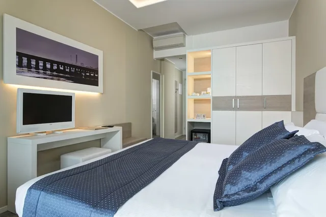 1 Bedroom, Romantic, King Bed, Sea View, Hotel Aurora 3/7