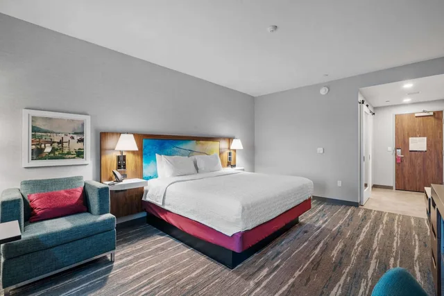 Room, King Bed, Partial View, Accessible، Hampton Inn Morro Bay 2/5
